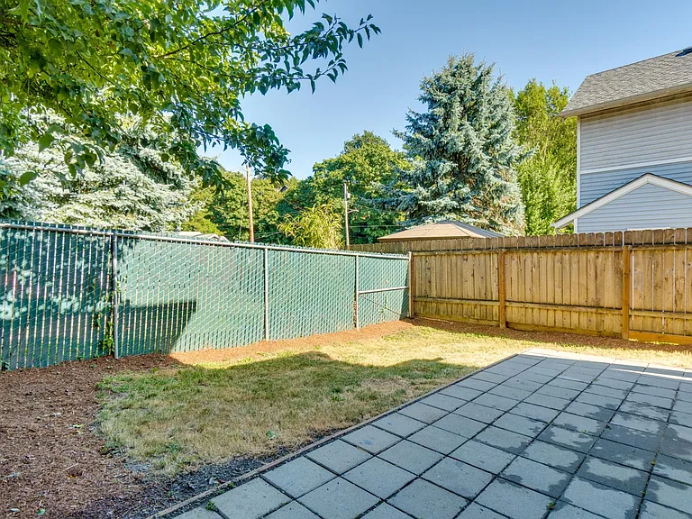 940 NW 7th Ave #10 — Photo 34