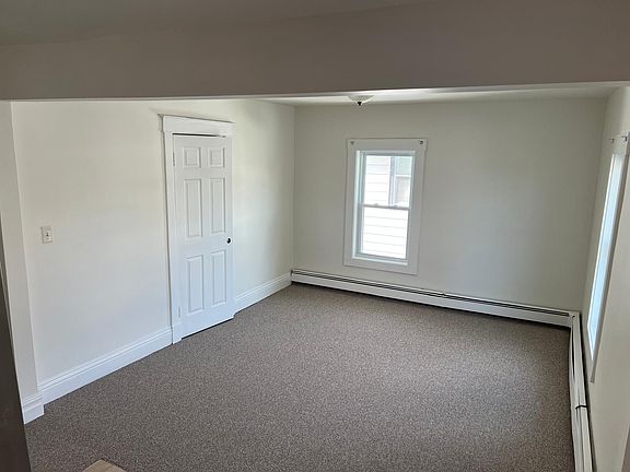 3rd image of 172 Garfield Ave Floor 2