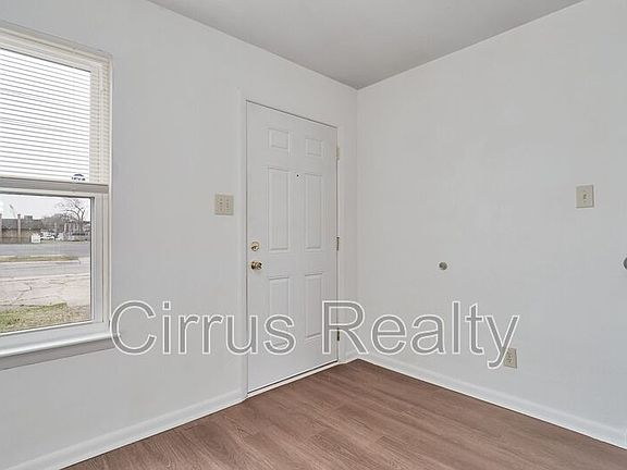 3rd image of 2756 Peach St