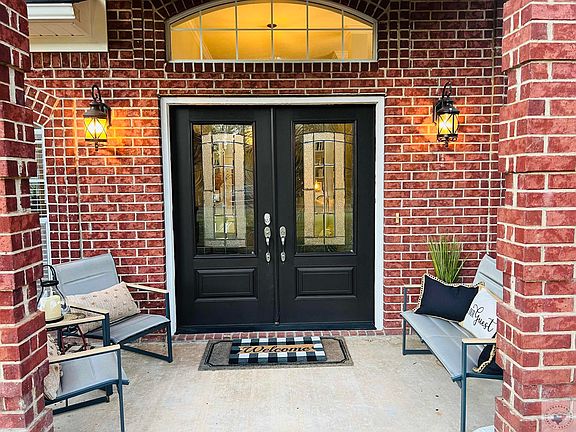 2nd image of 17 Lauren Ln