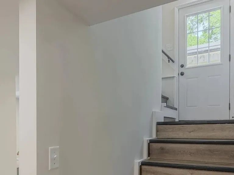 527 Bertrand St — Photo 16
