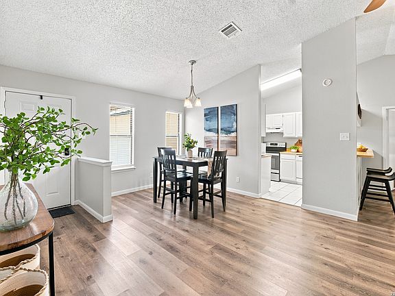 4th image of 13923 WOODBREEZE ST