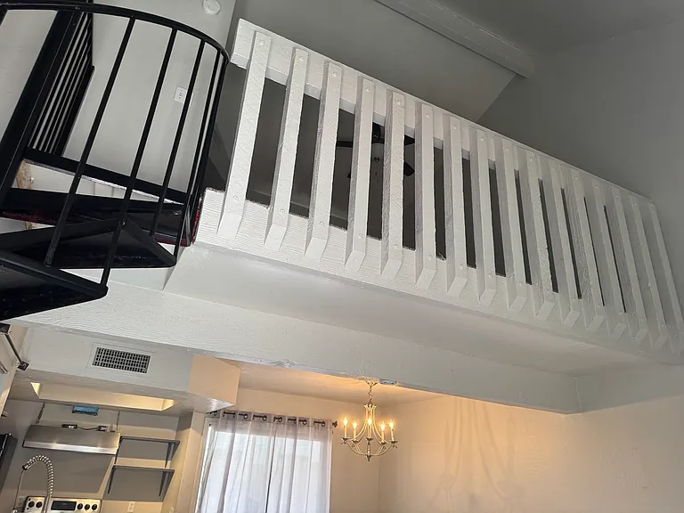 4240 N Longview Ave #2 — Photo 8