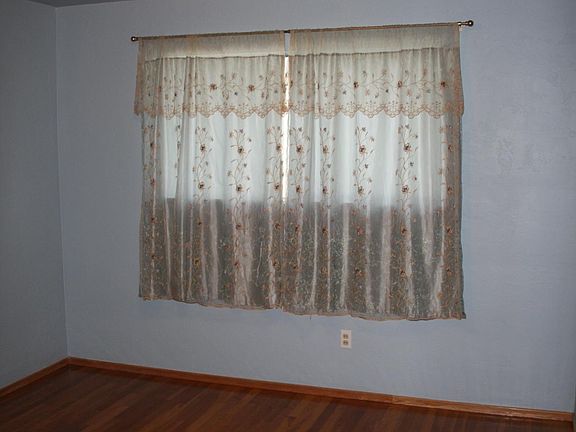 3rd image of 416 Mylnar Ave