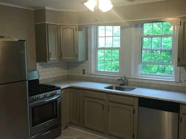 67 Lamoille Ave, Haverhill, MA 01835
