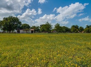 146 Center Point Dr, Center Pt, TX 78010