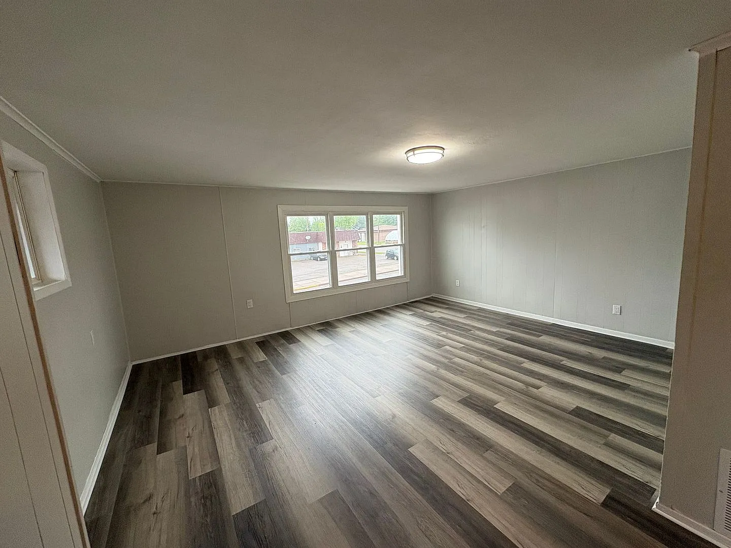 317 Main St — Photo 2