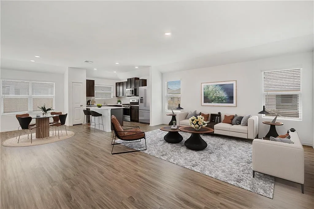 3 bed, 2.0 bath, 1645 sqft, $2,050 — Photo 2