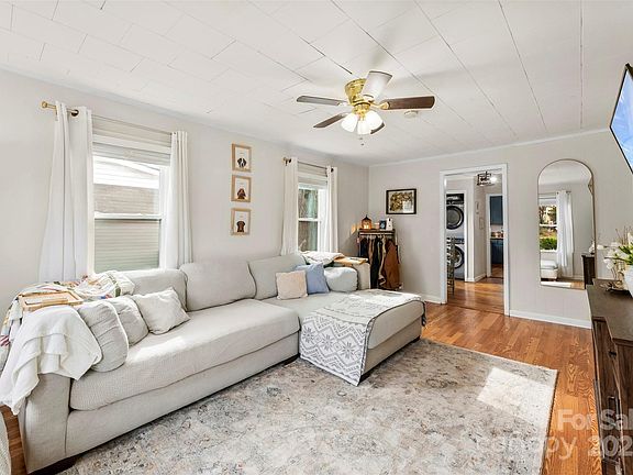 2nd image of 507 S Maple St