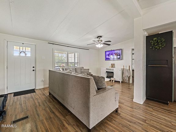 3rd image of 4809 Autumn Ln