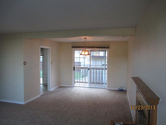 living room/dining area