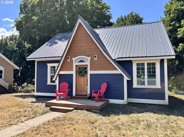 404 N Holmes St, Wallowa, OR 97885