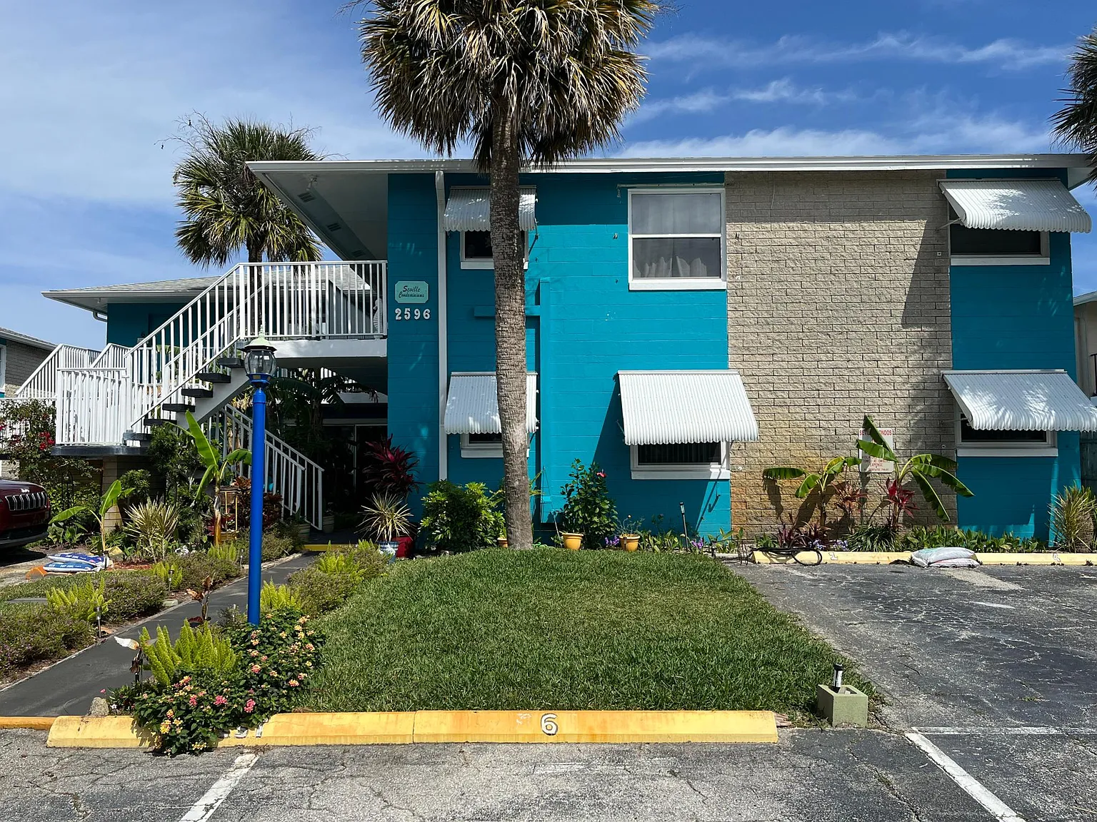 2 bed, 1.5 bath, 944 sqft, $1,650 — Photo 2
