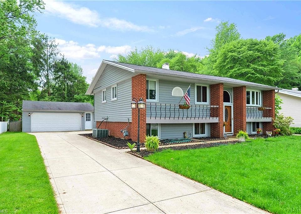 1st image of 24357 Woodmere Dr