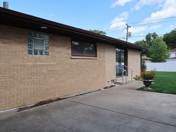 2nd image of 5233 Woodland Ave