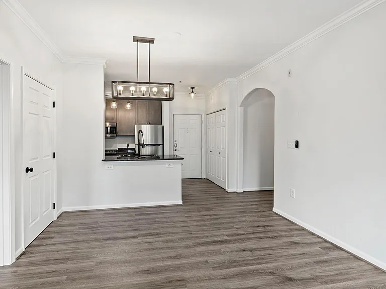Right side access to guest bedroom and bathroom