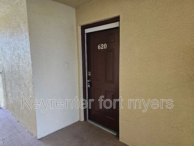 2 bed, 2.0 bath, 1003 sqft, $1,350 — Photo 2