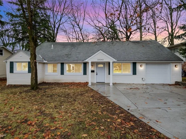 29242 Ashwood Dr, Wickliffe, OH 44092