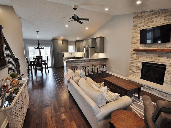3rd image of 3130 Sequoia Dr