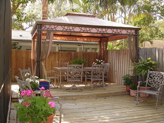 Sun Deck w/Gazebo