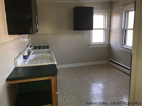 3rd image of 273 Vineyard Ave