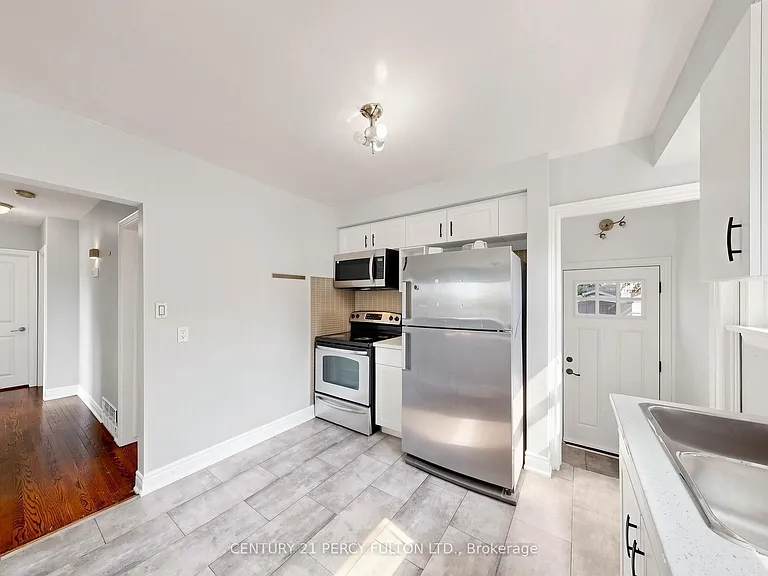25 Kenwood Cres — Photo 11