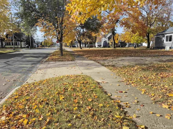 1002 Stephenson Ave, Escanaba, MI 49829