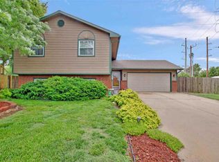 8407 W 2nd St N, Wichita, KS 67212