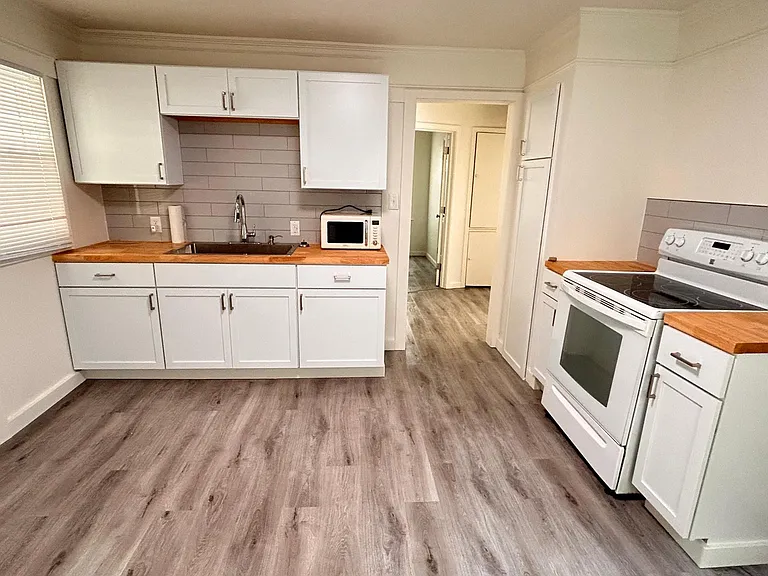 1605 Earl Ave — Photo 16
