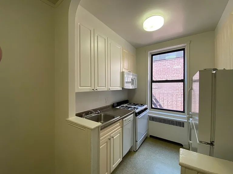 600 W 218th St #LJ — Photo 7