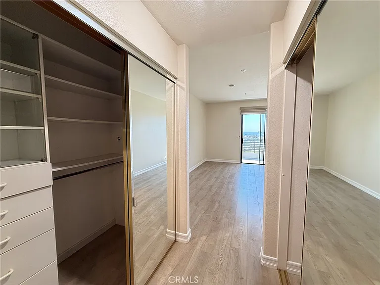 200 Paris Ln #210 — Photo 11