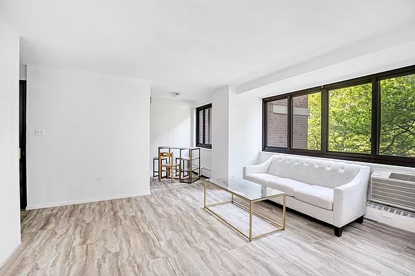 2nd image of 333 Pearl St APT 4G
