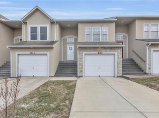 633 Woodson Ln, Gardner, KS 66030