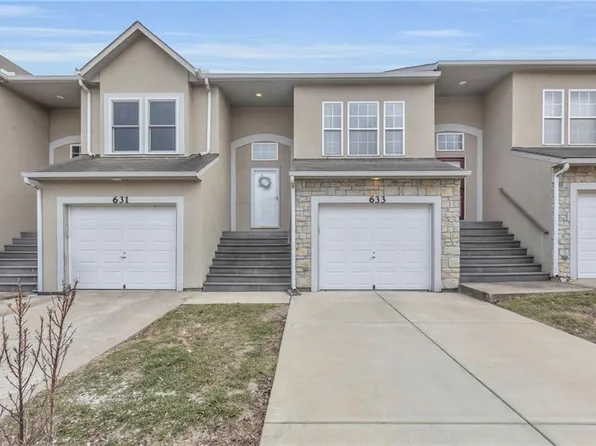 633 Woodson Ln, Gardner, KS 66030