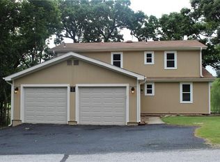 17 Clipper Dr, Lake Tapawingo, MO 64015