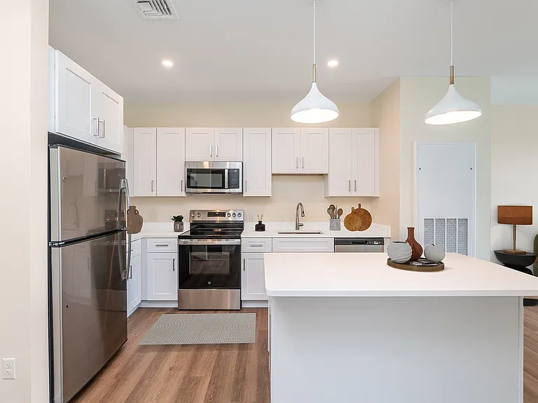 Slade Farm Residences — Photo 3