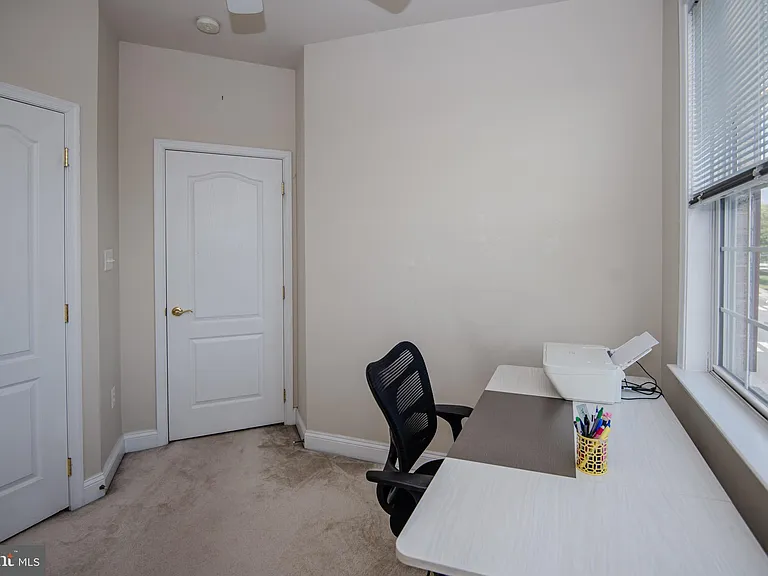 4031 Columbia Pike — Photo 32