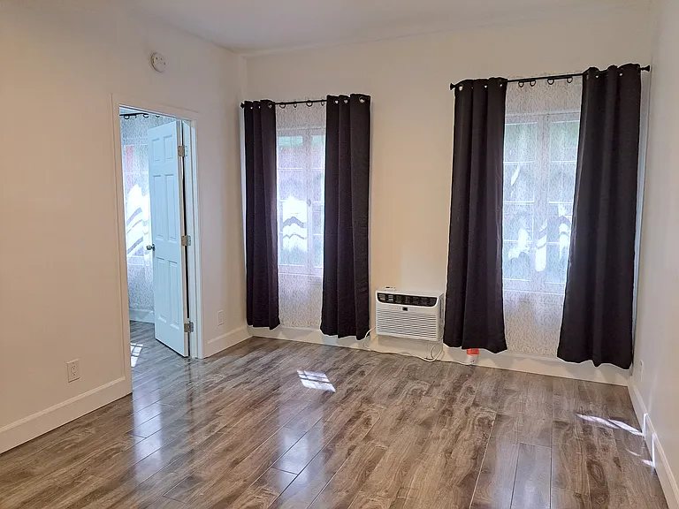 839 Parkman Ave — Photo 4