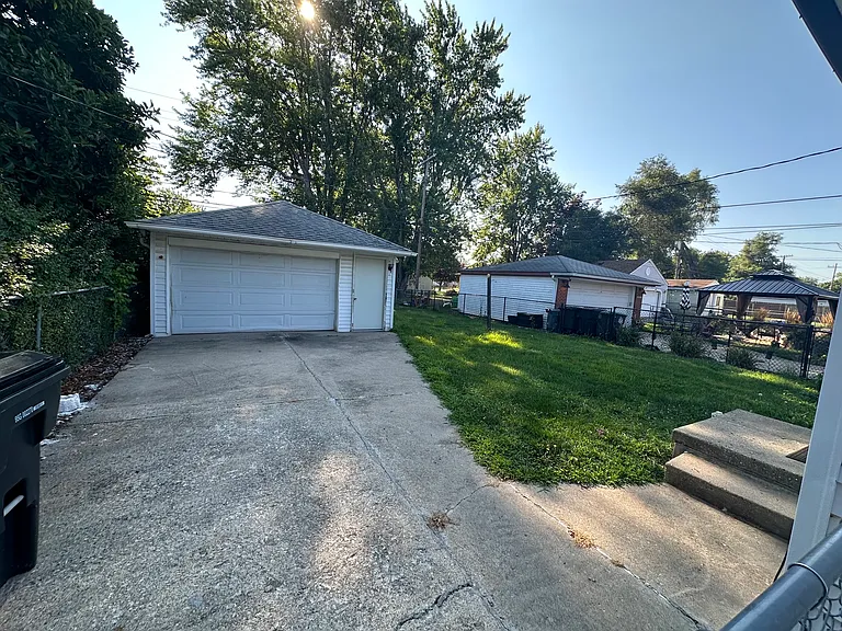 7539 Ziegler St — Photo 7