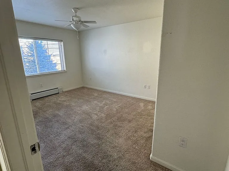 560 River View Dr #702 — Photo 4