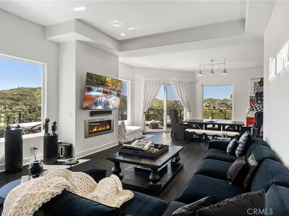 69 Dapplegray Rd, Bell Canyon, CA 91307