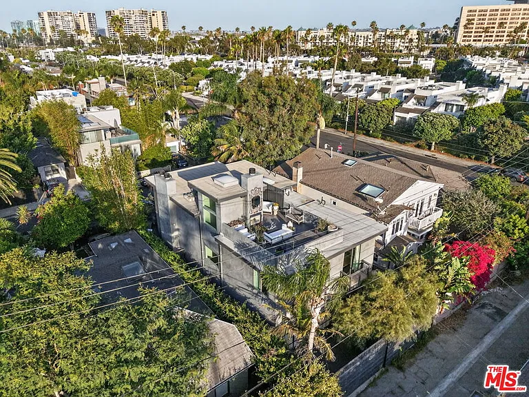 2425 Clement Ave — Photo 59