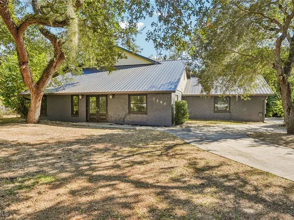 7280 Pelas Cir, North Fort Myers, FL 33917