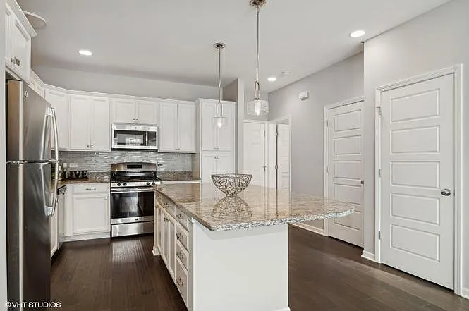3 bed, 2.5 bath, 1753 sqft, $2,800 — Photo 2
