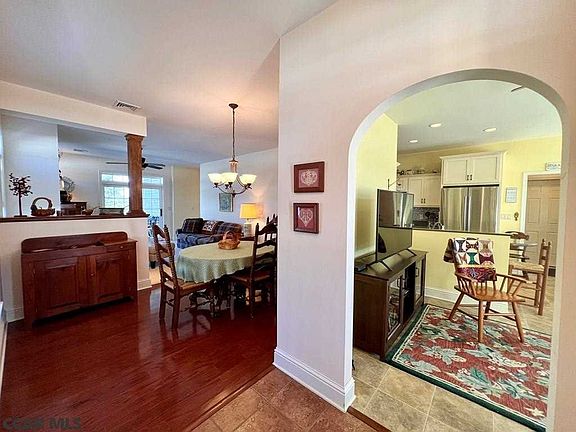 4th image of 101 Bradford Ct