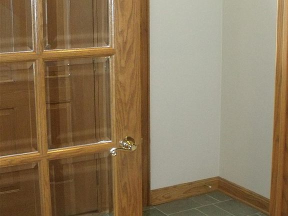 Airlock entry with slate flooring.