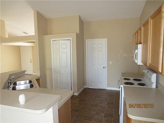 4th image of 2329 SE Calcutta Cir