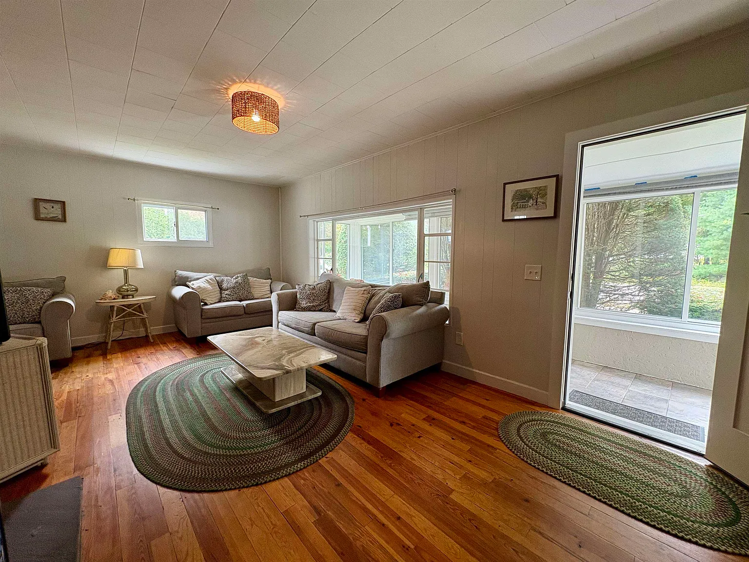 3 bed, 1.0 bath, 1110 sqft, $2,995 — Photo 3