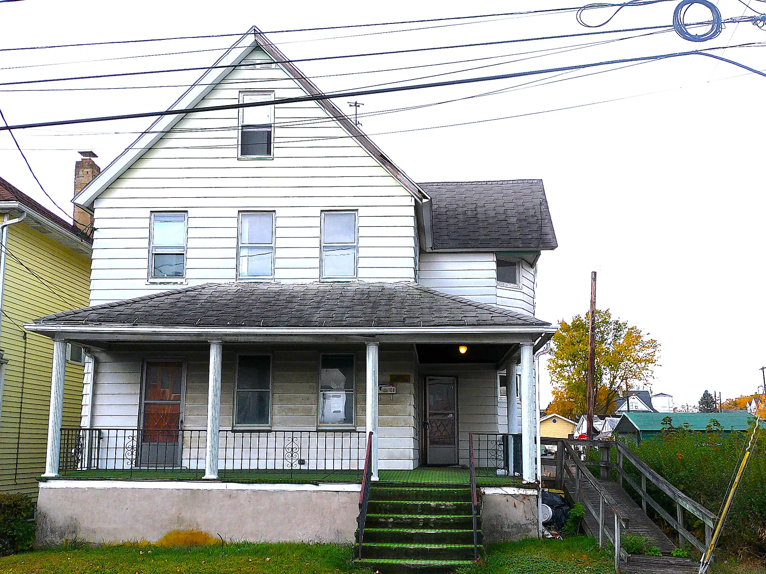 4 bed, 1314 sqft, $1,900 — Photo 1