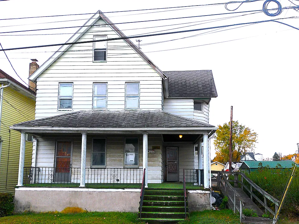 108 E Grove St